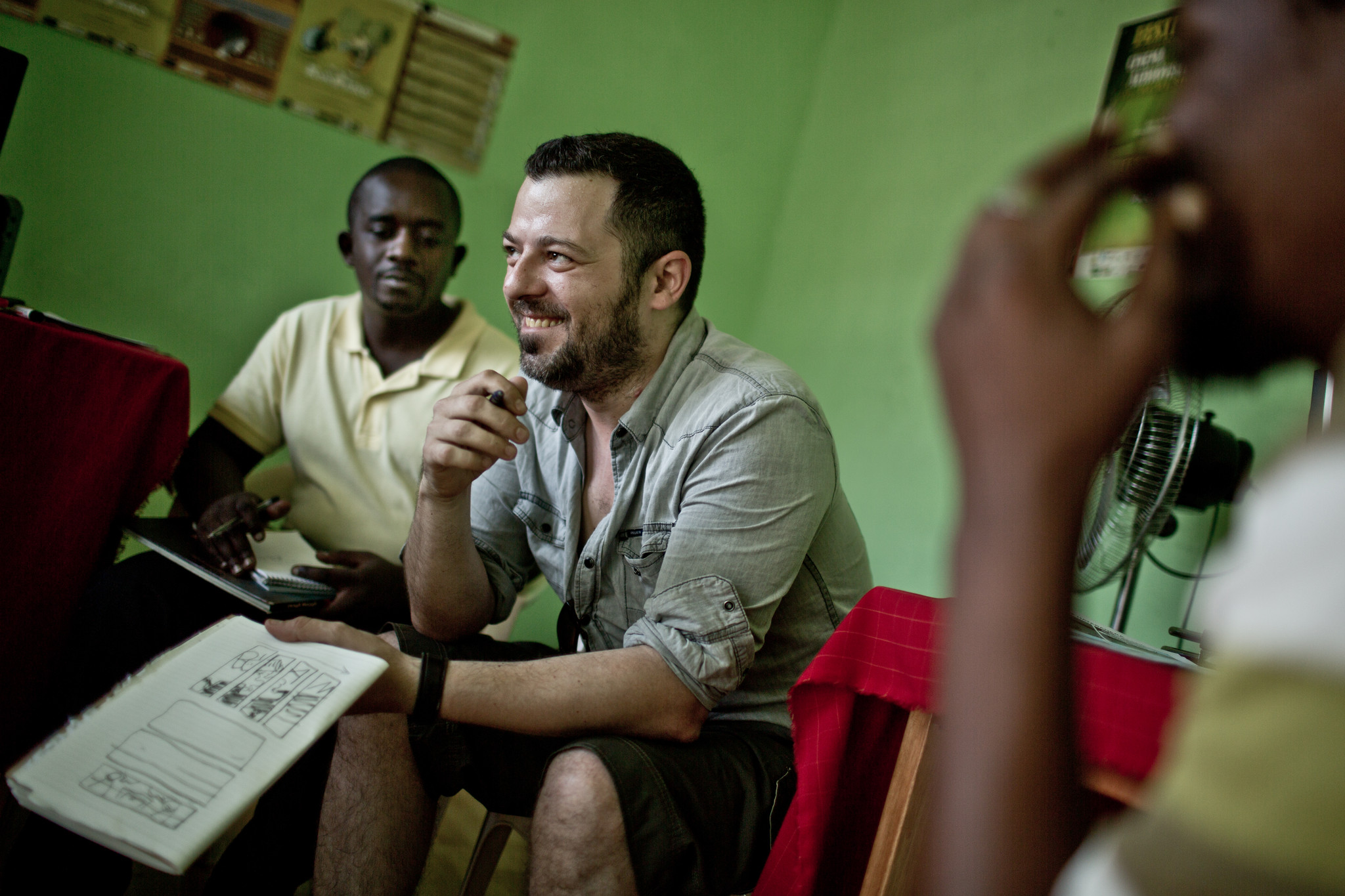 David en el curso con autores de Burundi